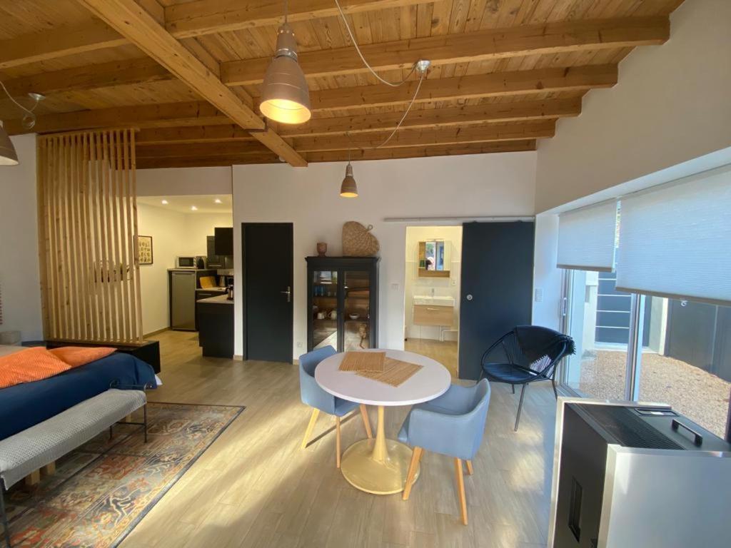 A La Belle Etoile Apartment Montbrison Bagian luar foto