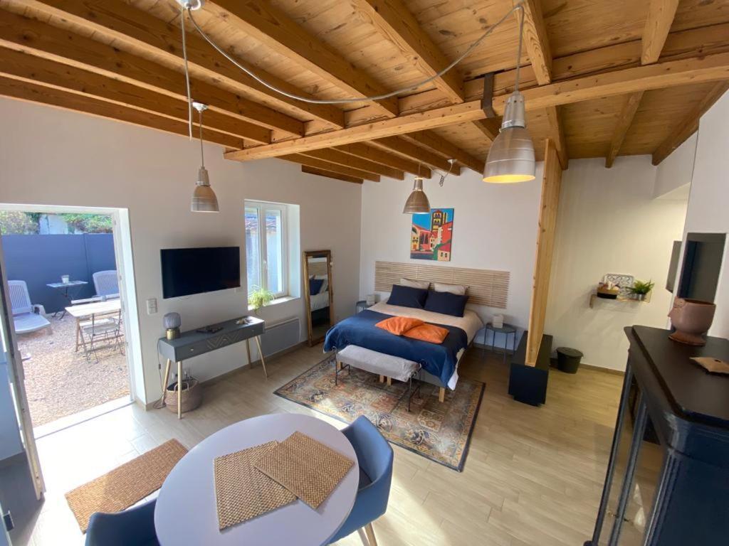 A La Belle Etoile Apartment Montbrison Bagian luar foto